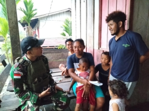 Satgas Yonif 131/Brajasakti: Satgas TNI Hadirkan Sentuhan Kemanusiaan Lewat Layanan Kesehatan Gratis di Kampung Mosso