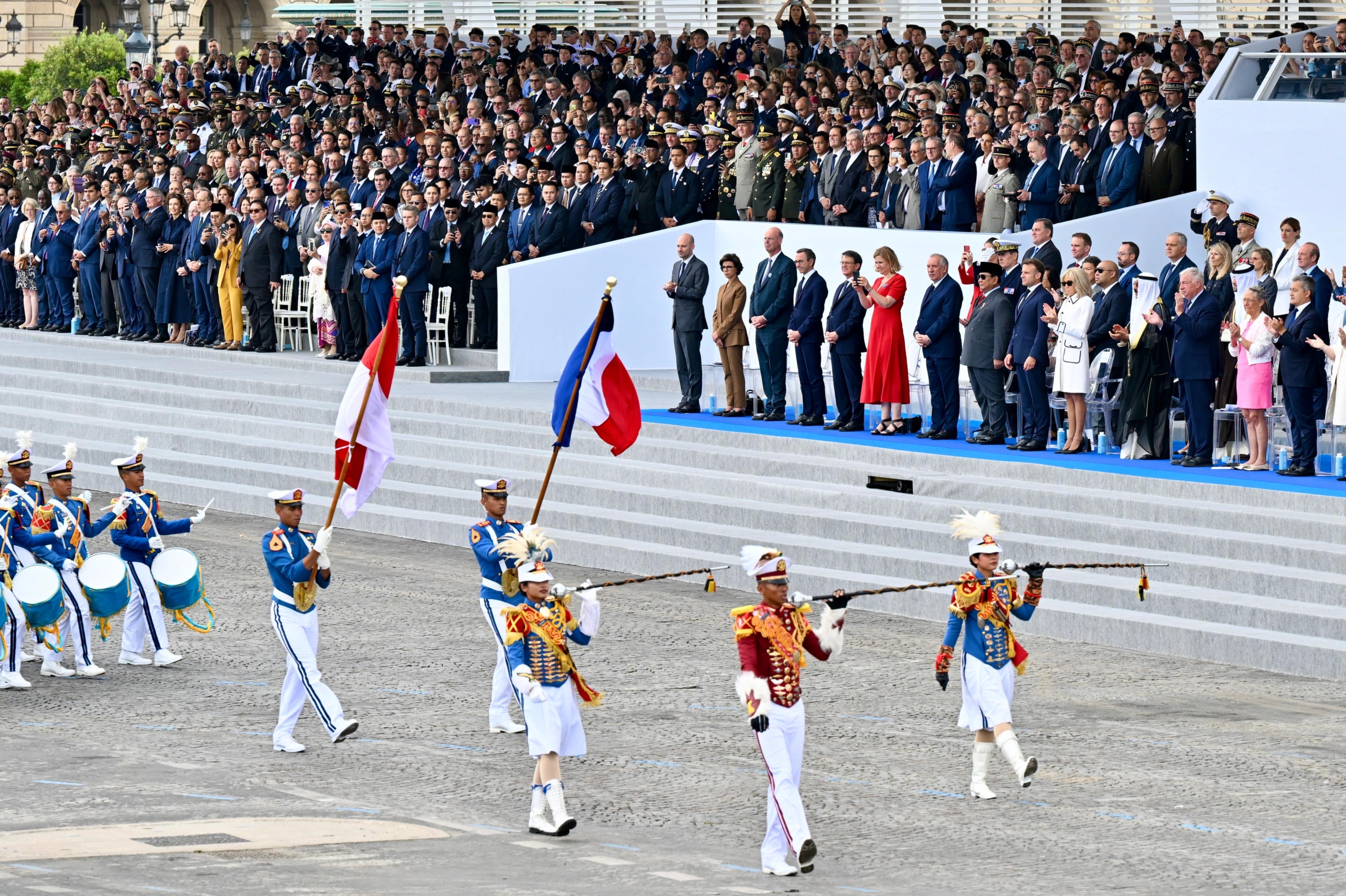 Wakasad Saksikan Kontingen Indonesia Beraksi Bastille Day di Paris
