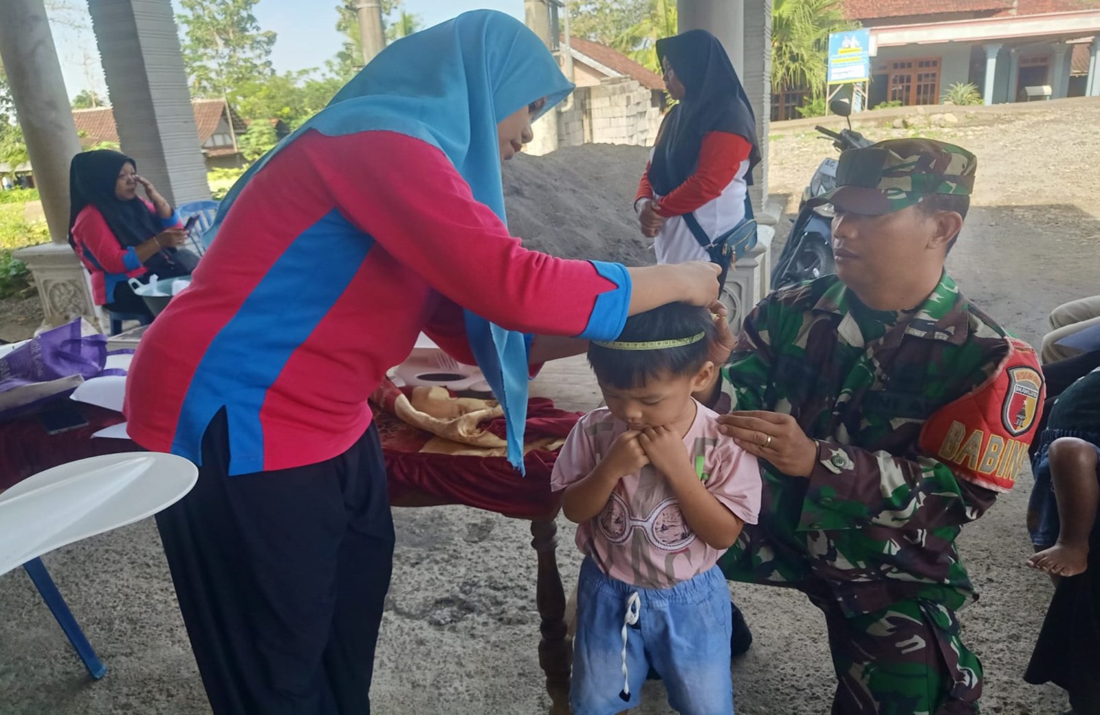 Babinsa Panggungasri Bersama Kader dan Bidan Desa Aktif Cegah Stunting Lewat Posyandu Balita