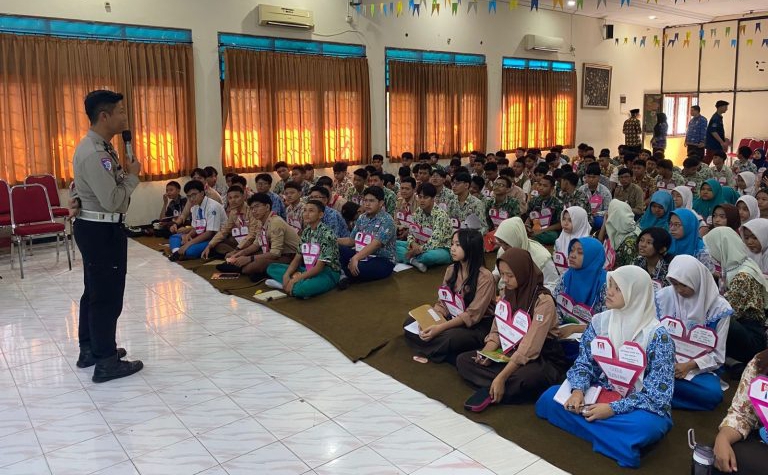Satlantas Polrestabes Surabaya Giat BINLU-MPLS Satlantas di SMAN 15 Penuh Kontribusi Positif