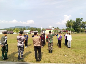 Anggota Koramil 08/Paloh Latih Paskibraka Tingkat Kecamatan