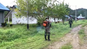 Semangat Gotong Royong, Pos Naikere Satgas Yonif 642/Kps Laksanakan Karya Bakti di Kampung Naikere