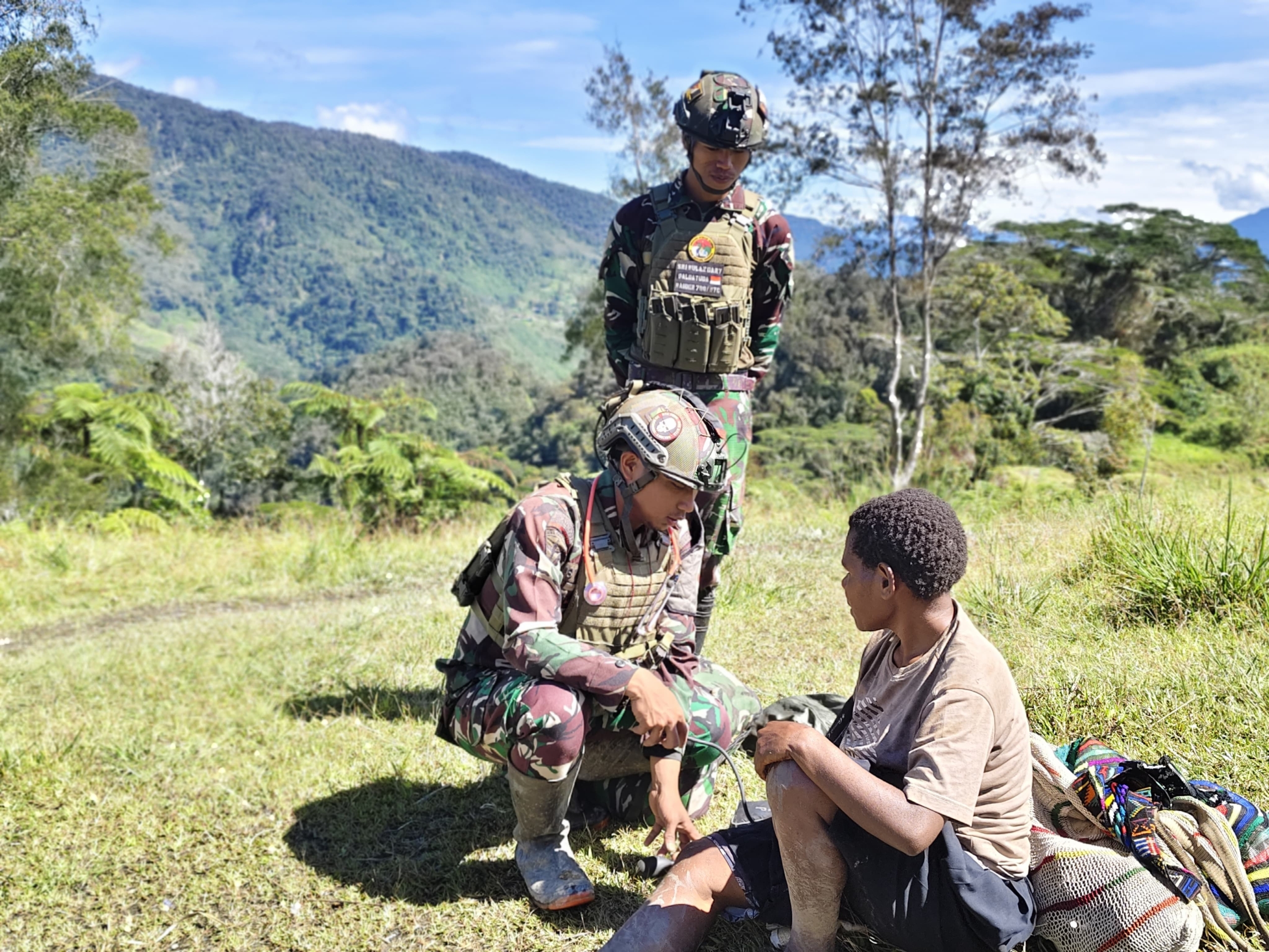 Langkah Kasih Menembus Sunyi: Satgas TNI Sentuh Hati Warga Kumo-Kumo