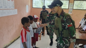 Satgas Yonif 131/Brajasakti Hadirkan Keceriaan Bagi Anak-Anak di Perbatasan Papua