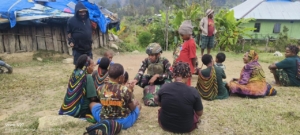 Satgas Yonif 700/WYC Anjangsana ke Kampung Gigobak: Pelayanan Kesehatan Jadi Bukti Kepedulian TNI