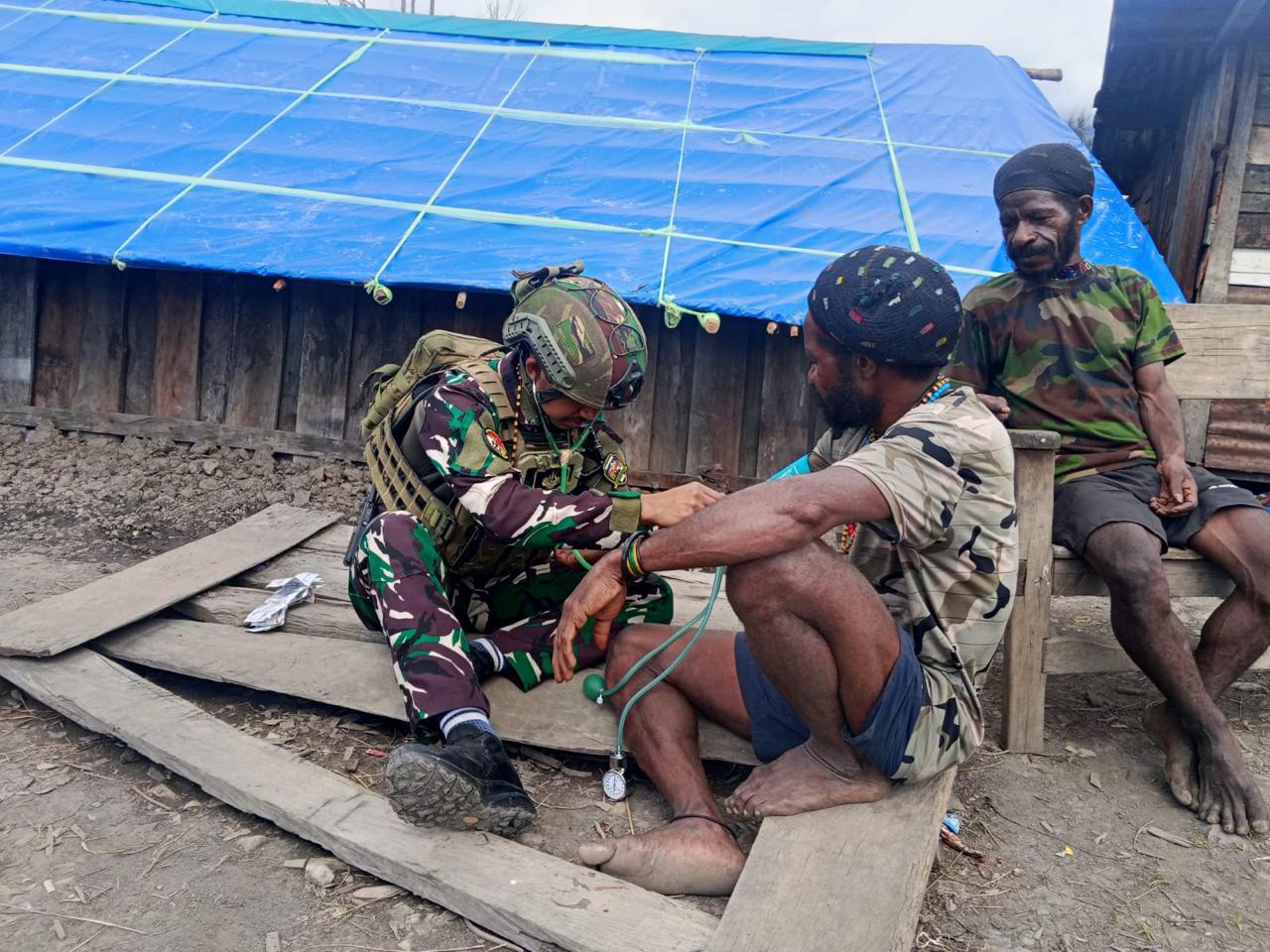 Safari Honai Satgas Yonif 700/WYC di Kampung Yauria, Sentuhan Kemanusiaan di Tanah Baru