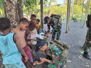 Ceria Dan Sehat Bersama Satgas Yonif 131/Brajasakti Di Kampung Amyu Perbatasan Papua