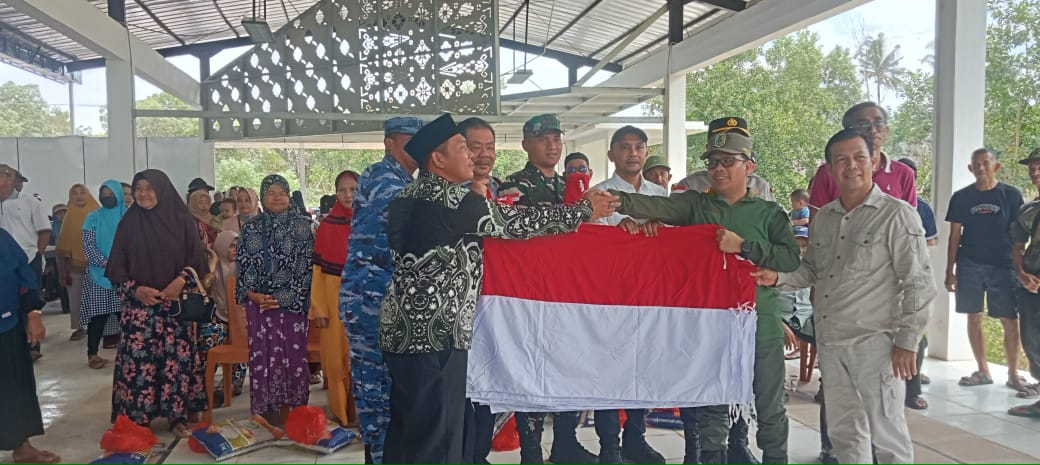 Dandim 1208/Sambas Dampingi Bupati Hadiri Operasi Pasar Murah Dan Tinjau Lokasi PLBN Temajuk Kec. Paloh