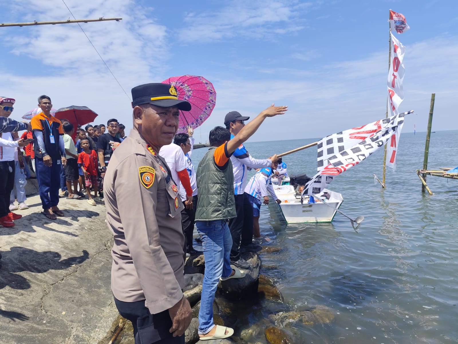 Dukung Pelestarian Budaya, Polres Luwu Utara Kawal Lomba Balap Perahu Bala-Bala