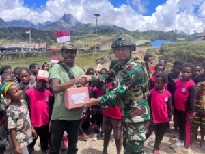 Meriah! Masyarakat Distrik Sinak Rayakan HUT RI ke-80 Bersama TNI-Polri