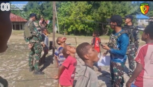 Anggota Pos Subin Yonif 763/SBA Bersama Masyarakat Kampung Subin, Meriahkan HUT RI ke 80 