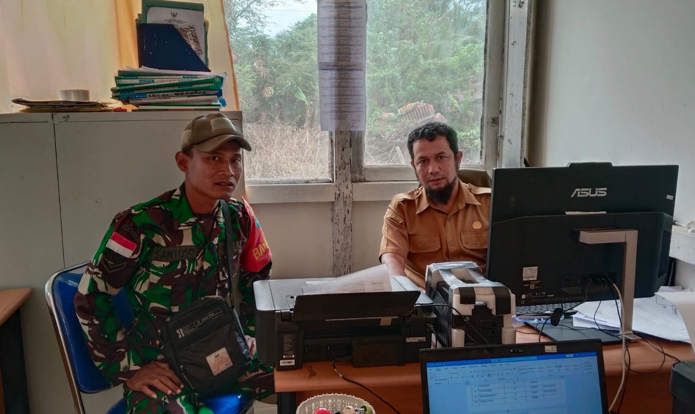 Jalin Kemanunggalan TNI Rakyat Babinsa Suah Api Komsos Bersama Perangkat Desa