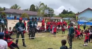 Semarakkan HU ke-80 RI Satgas Yonif 763/SBK Gelar Perlombaan di SD 13 Kumurkek