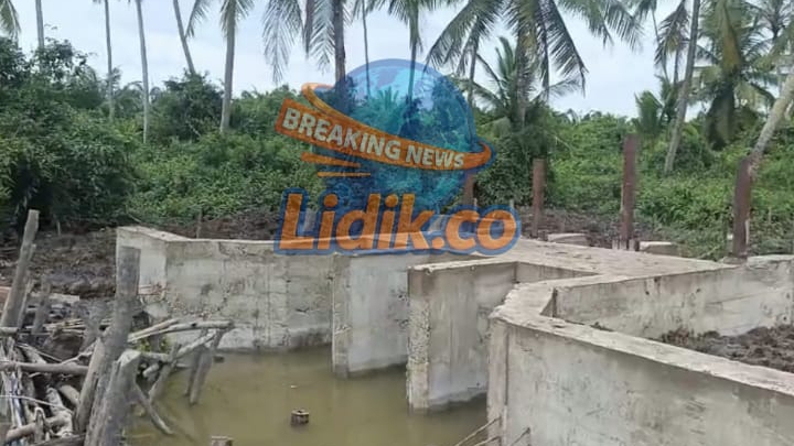 Diduga Asal Jadi, Proyek di Sambas Tanpa Papan Informasi dan Beton Terendam Air: Warga Pertanyakan Pengawasan