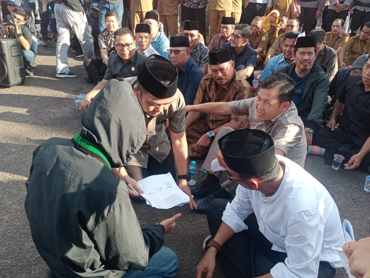 Aliansi Sambas Bergerak Kawal 9 Tuntutan Rakyat di DPRD Sambas