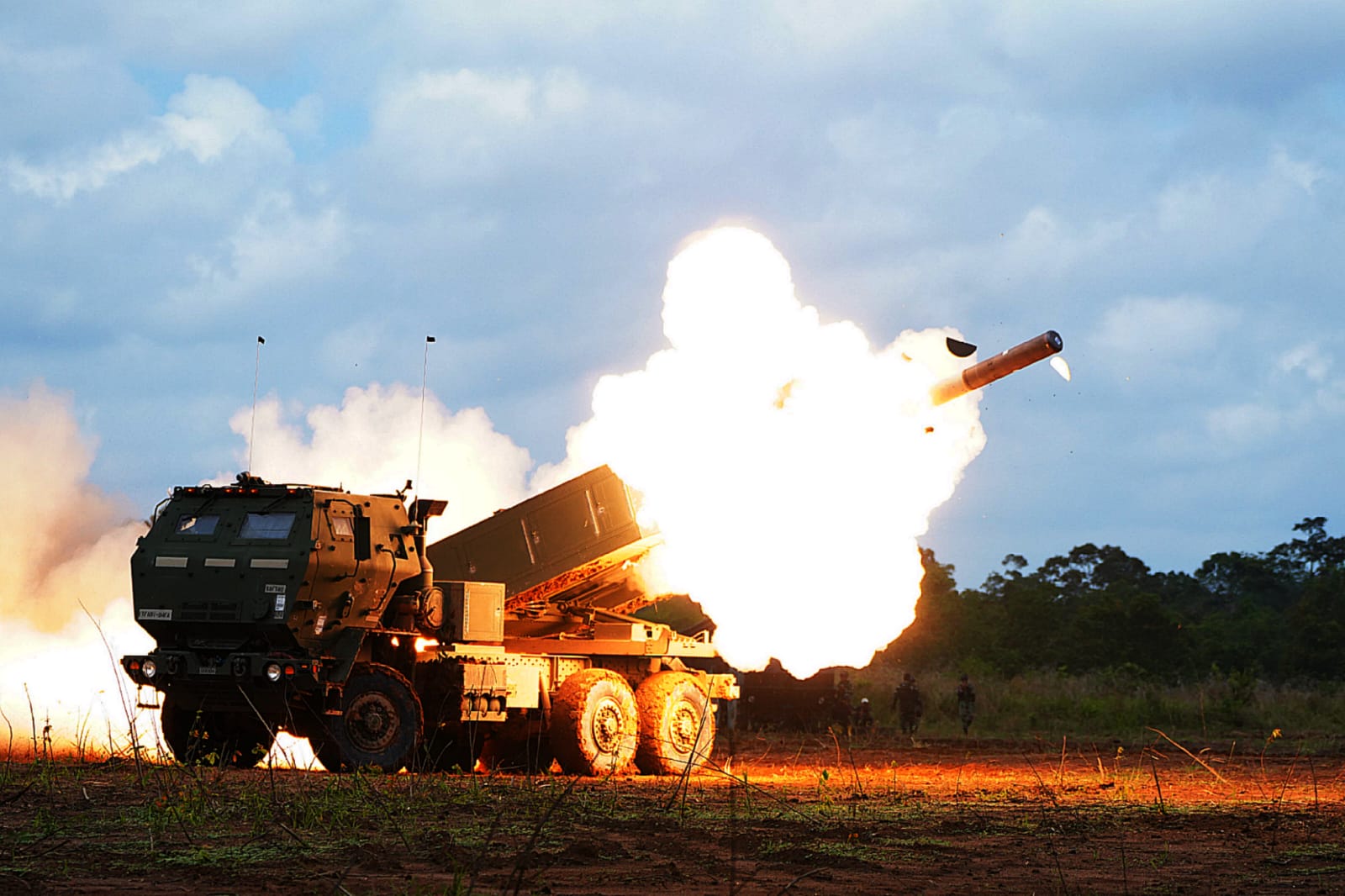 Panglima TNI Dampingi Menhan RI Tinjau Latihan Puncak Super Garuda Shield 2025 di Baturaja