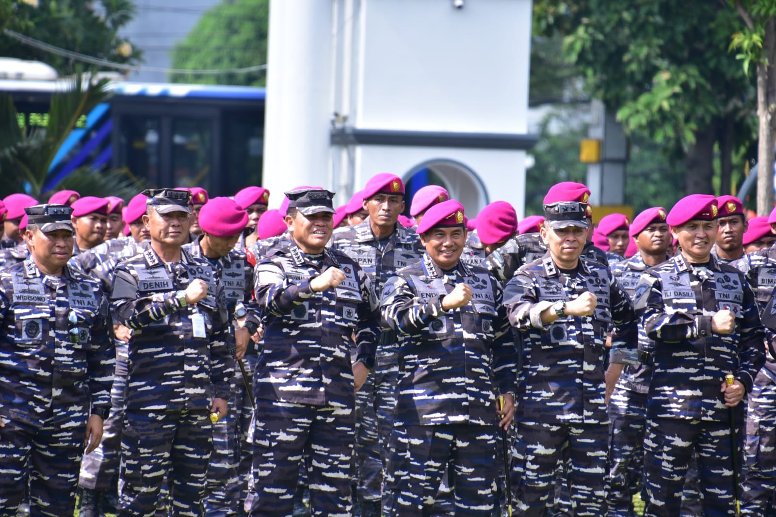 Danpasmar 1 Dampingi Kasal Tinjau Prajurit Pasmar 1 Amankan Gedung DPR/MPR RI