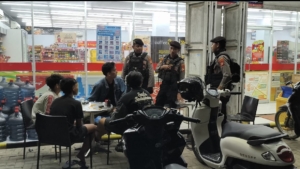Sat Samapta Polres Takalar Gelar Patroli Dialogis, Cegah Gangguan Kamtibmas di Malam Hari