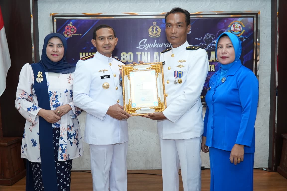 Lanal Palembang Lepas Purnawirawan Penuh Kehangatan