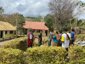 Karya Bakti Satgas Pamtas di SMAN Sunkaen
