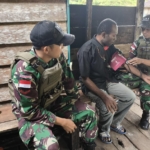 Satgas Yonif 131/Brajasakti Gelar Pelayanan Kesehatan di Kampung Ampas