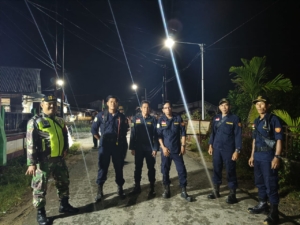 Cegah Kegiatan Anarkis Babinsa Bersama Linmas Gelar Patroli Rutin