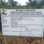 Jembatan Gantung Sebawi Retak Sebelum Rampung: Warga Soroti Kualitas Proyek Rp7,5 Miliar