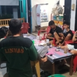Komitmen Jaga Keamanan Lingkungan Babinsa dan Linmas Gelar Patroli Malam