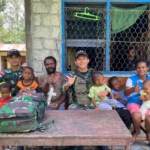 Satgas Yonif 131/Brajasakti Door to Door Layani Kesehatan Warga Pyiawi 