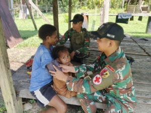 Satgas Yonif 131/Brs Gelar Pelayanan Kesehatan di Kampung Sawiyatami