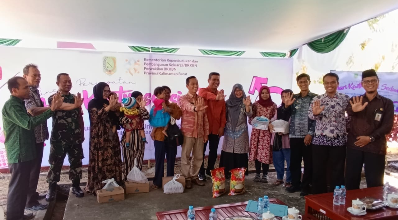 Danramil 1208-03/Tebas Dampingi Kepala BKKBN Provinsi Kalbar Peringati Hari Kontrasepsi Sedunia 2025