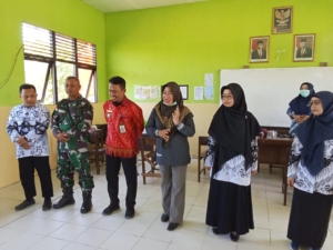 Komandan Koramil 06 /Selakau Hadiri Kegiatan Cek Kesehatan Gratis Bagi Siswa SMPN 03 Satu Atap Sempadang