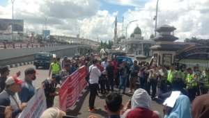POSE RI Minta Kapolda Sumsel Mencopot Kapolsek Keluang Karena Dianggap Lamban Dalam Penetapan Tersangka Kasus Kebakaran Sumur dan Penyulingan Minyak Ilegal