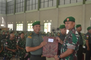 Kodim 1208/Sambas Gelar Acara Korps Kenaikan Pangkat dan Pemberian Penghargaan Prajurit Berprestasi dan Wisuda Purna 