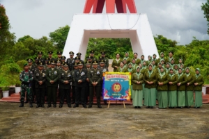 Peringati HUT TNI Ke 80 Kodim 1208/Sambas Gelar Ziarah Nasional Dan Tabur Bunga Di Taman Makam Pahlawan