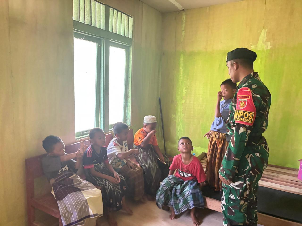 Dalam Rangka HUT TNI ke-80, Satgas Pamtas RI-Malaysia Yonarhanud 1 Kostrad Gelar Sunatan Massal di Pos Sentabeng