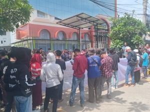 POSE RI dan Media Partner Menggelar Aksi Damai Didepan MaxOne Hotel Terkait Dugaan Penyerobotan Lahan