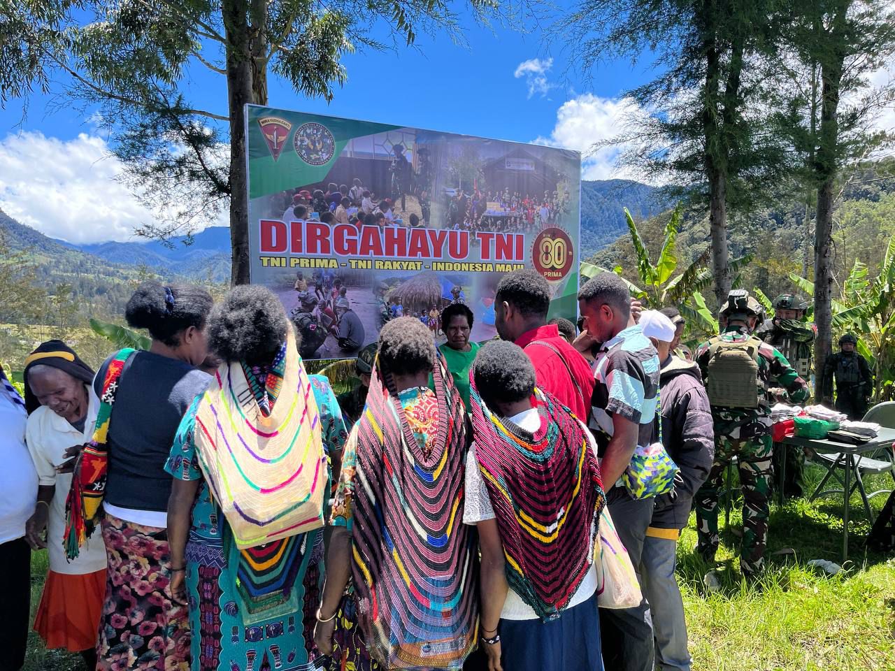 Bhakti TNI di Tanah Papua: Satgas Yonif 700/Wyc Gelar Pelayanan Kesehatan dan Berbagi Kasih di Distrik Gome