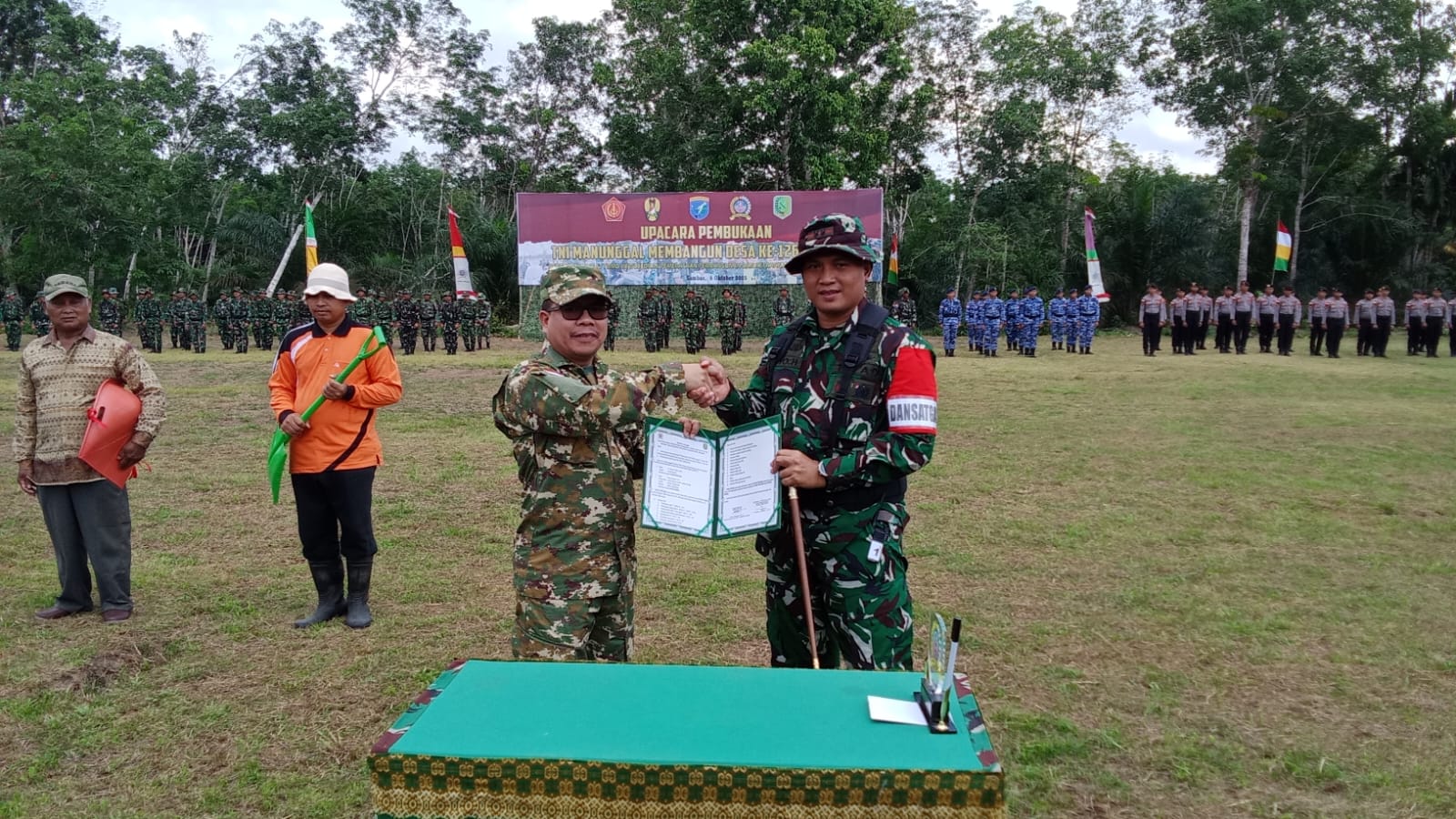 TMMD Regtas ke-126 Kodim 1208/Sambas Resmi Dibuka Wujud Sinergi TNI dan Masyarakat Untuk Pemerataan Pembangunan dan Ketahanan Nasional 