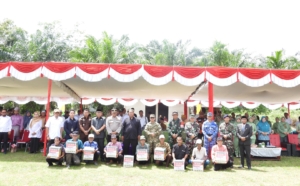 Anggota Satgas TMMD Regtas ke-126 Kodim 1208/Sambas Ikuti Upacara Pembukaan
