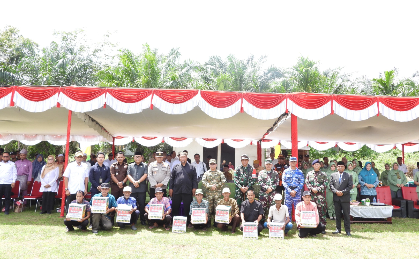 Anggota Satgas TMMD Regtas ke-126 Kodim 1208/Sambas Ikuti Upacara Pembukaan