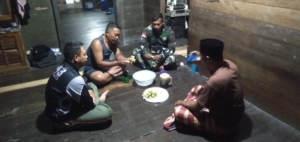 Satgas TMMD Sambas Ngopi Santai Bersama Warga, Bahas Pembangunan Desa