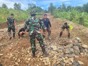 Satgas TMMD Ke-126 Kodim 0601/Pandeglang Lanjutkan Pekerjaan Pengerasan Jalan