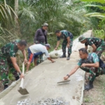 Jelang Penutupan, Satgas TMMD ke-126 Kodim 1208/Sambas Beri Sentuhan Akhir Jalan Rabat Beton