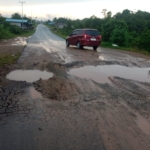 Jalan Depan Jembatan Sekida Berlobang, Pengguna Jalan Harus Hati-hati 