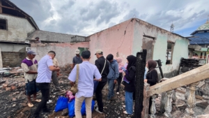 Karang Taruna Banyuasin I Memperakarsai Giat Sosial Bantu Warga Kebakaran Rumah Di Desa Merah Mata