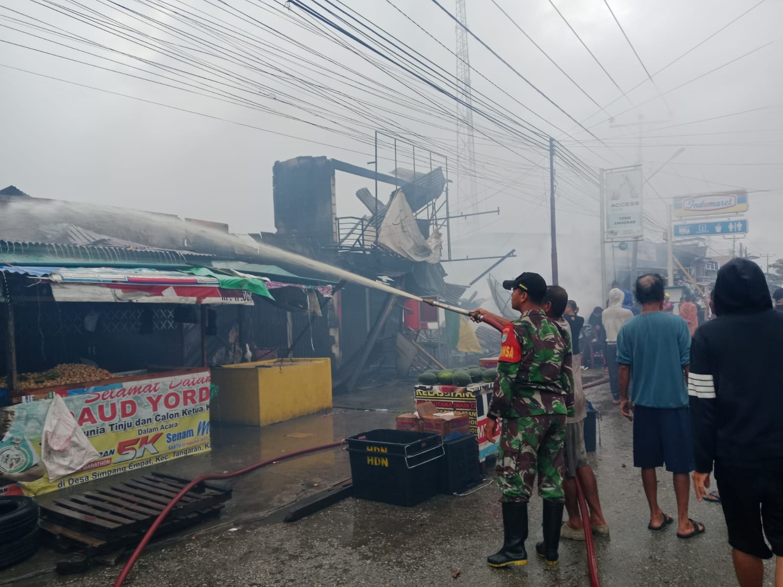 Kebakaran Dini Hari Hanguskan 10 Ruko di Pasar Simpang Empat Tangaran 
