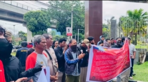 Proses Dugaan Korupsi Dana Hibah KONI Kabupaten Muara Enim Terkesan Lamban , SBC Gelar Aksi Damai di Kejati Sumsel