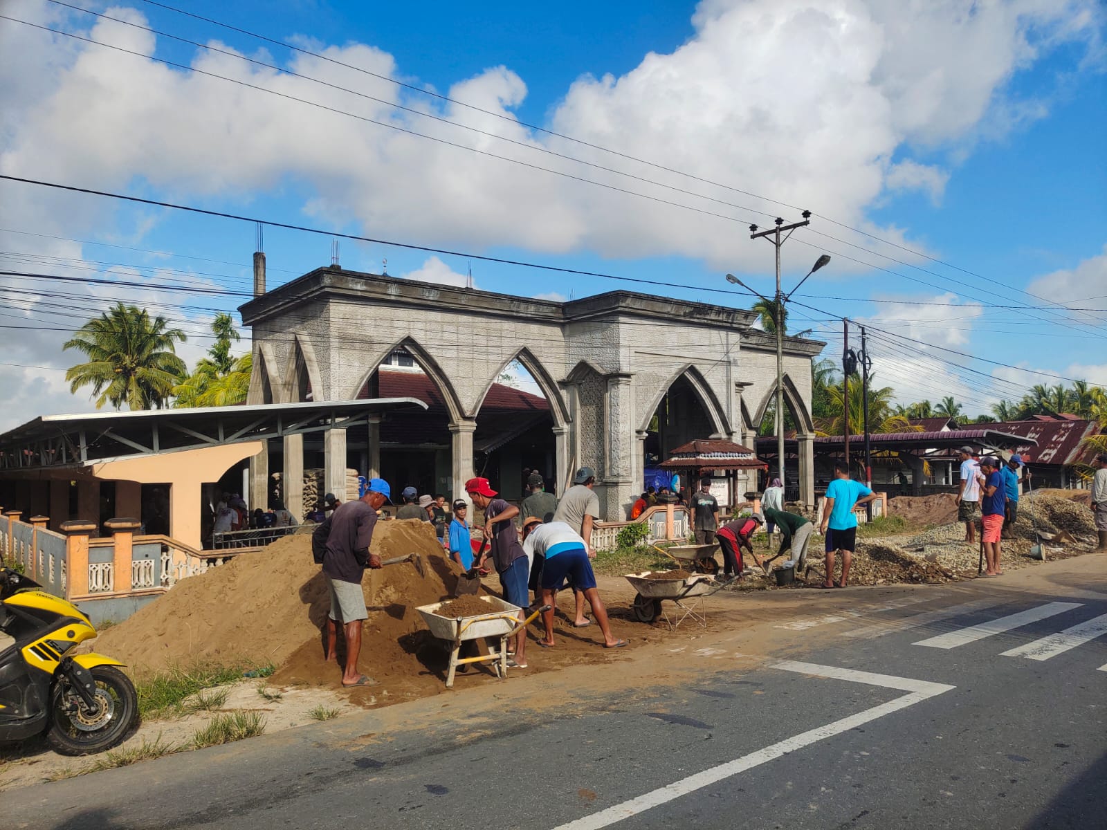 Jalin Kebersamaan, Warga Matang Segantar Gotong Royong Bangun Masjid 