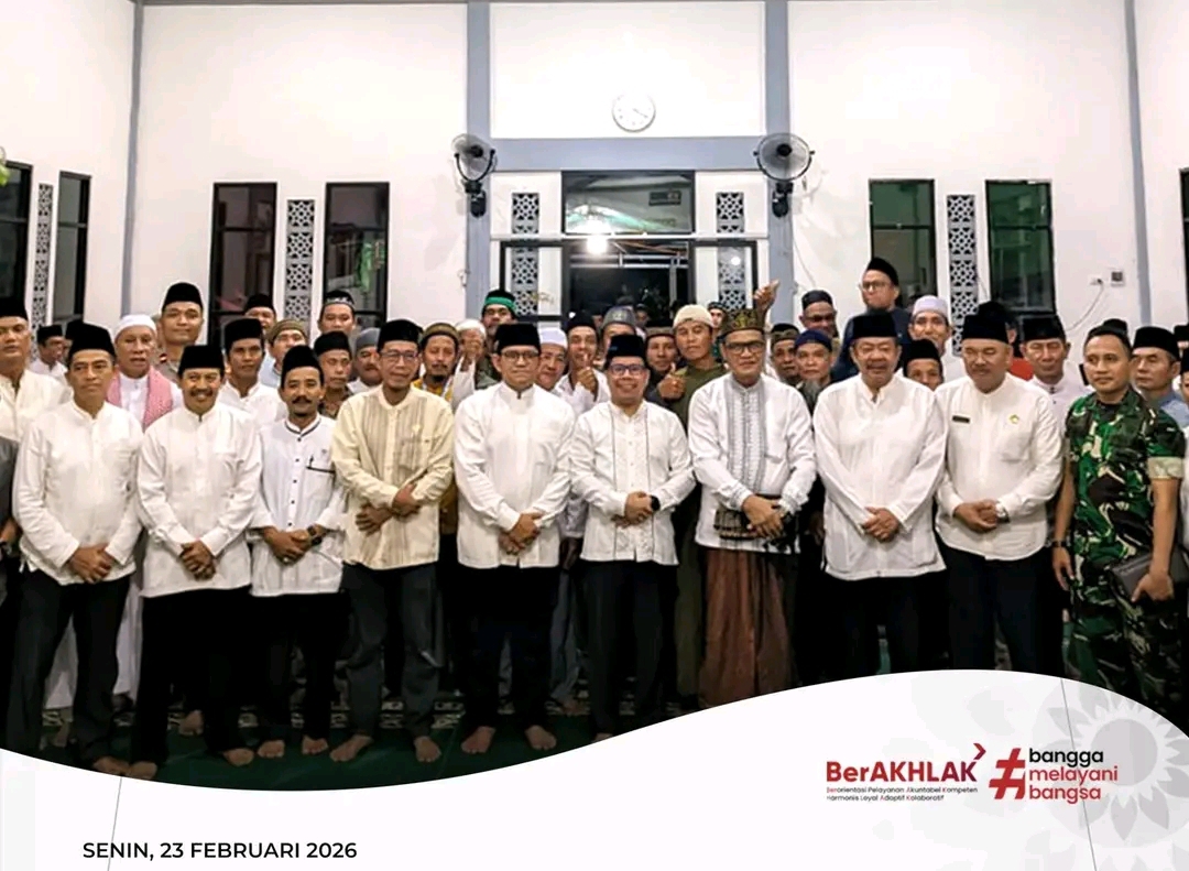 Safari Ramadhan Pemkab Sambas di Selakau dan Selakau Timur Serap Aspirasi Sekaligus Salurkan Bantuan
